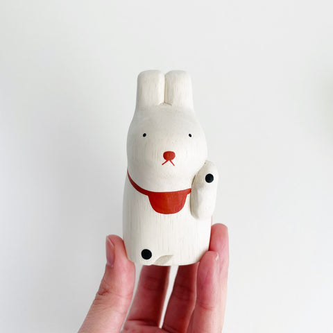 Maneki-Usagi figurine